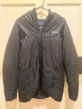 Patagonia Men’s Black Hooded Puffer Jacket